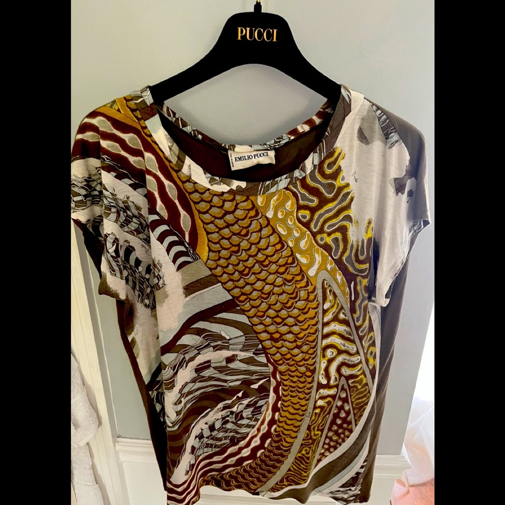 Pucci T shirt size M green/gold on front solid back